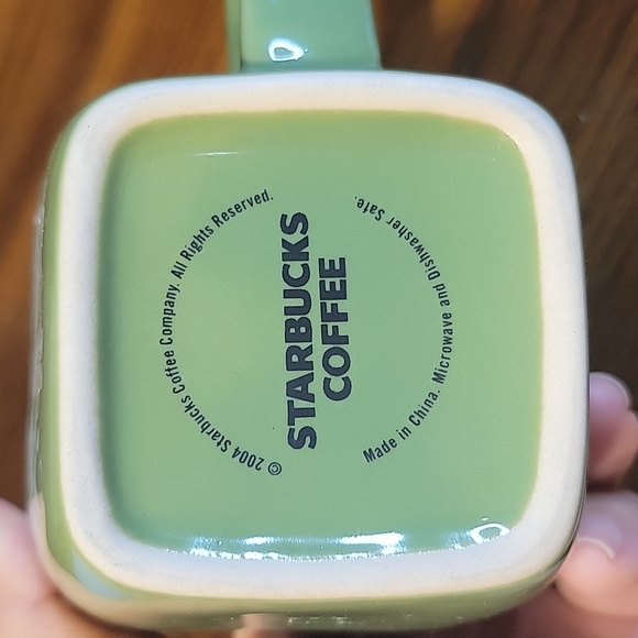 Starbucks 2004 Retired Green Snowflake 10 oz. Cup Mug - Picture 4 of 4